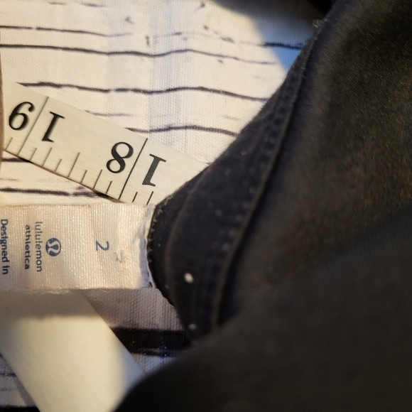Lululemon Athletica Black Crop Pant Size 2 - Picture 6 of 10